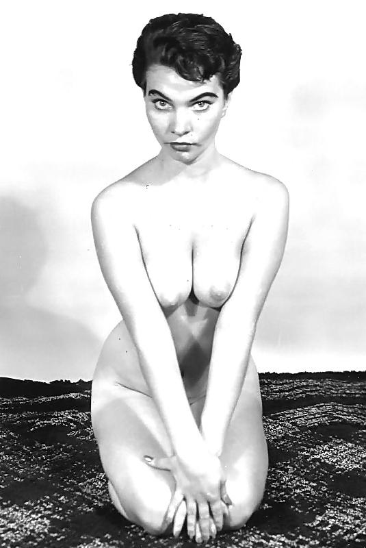 16P Vintage Big Tits 2