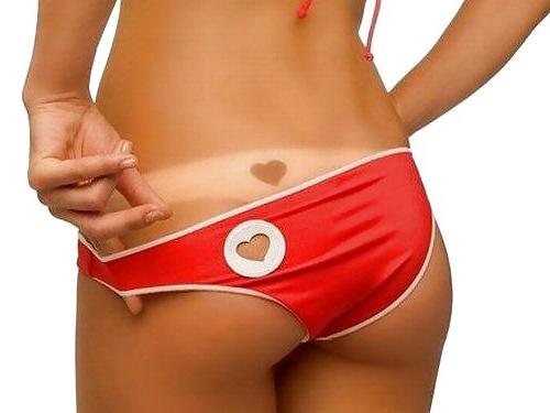 25P Sexy tan lines.