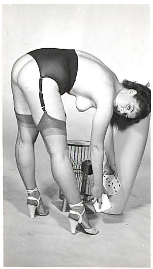 25P Lovely vintage women 33