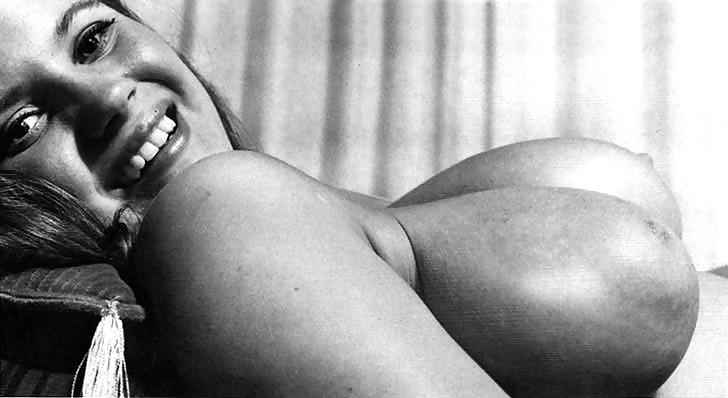 25P Busty Vintage Model Lori Harmon