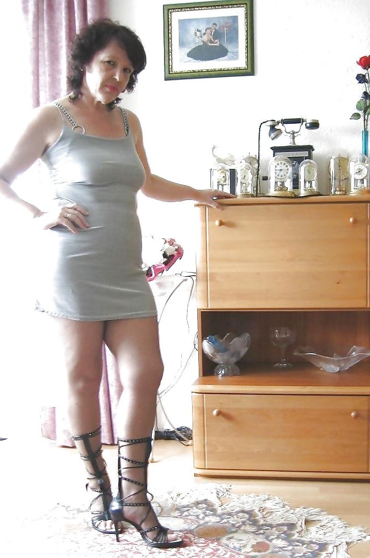 16P BBW and Mature 35 by Searcher1957
