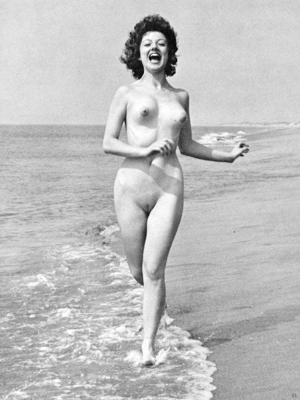 25P Naked people of vintage photos Vol. 24