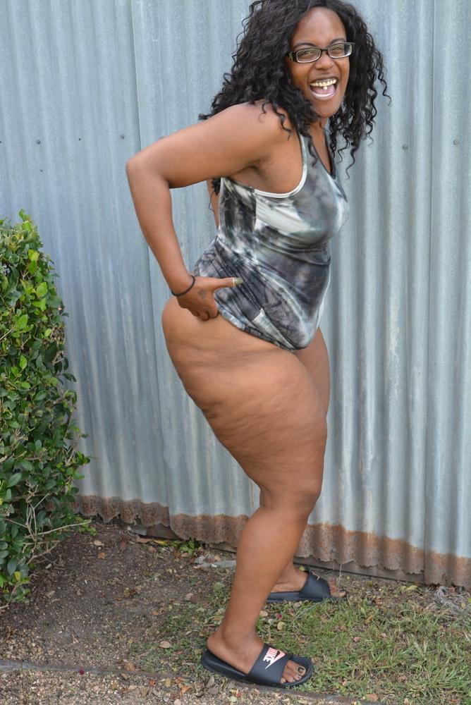 25P Black Exhibitionist 40.7