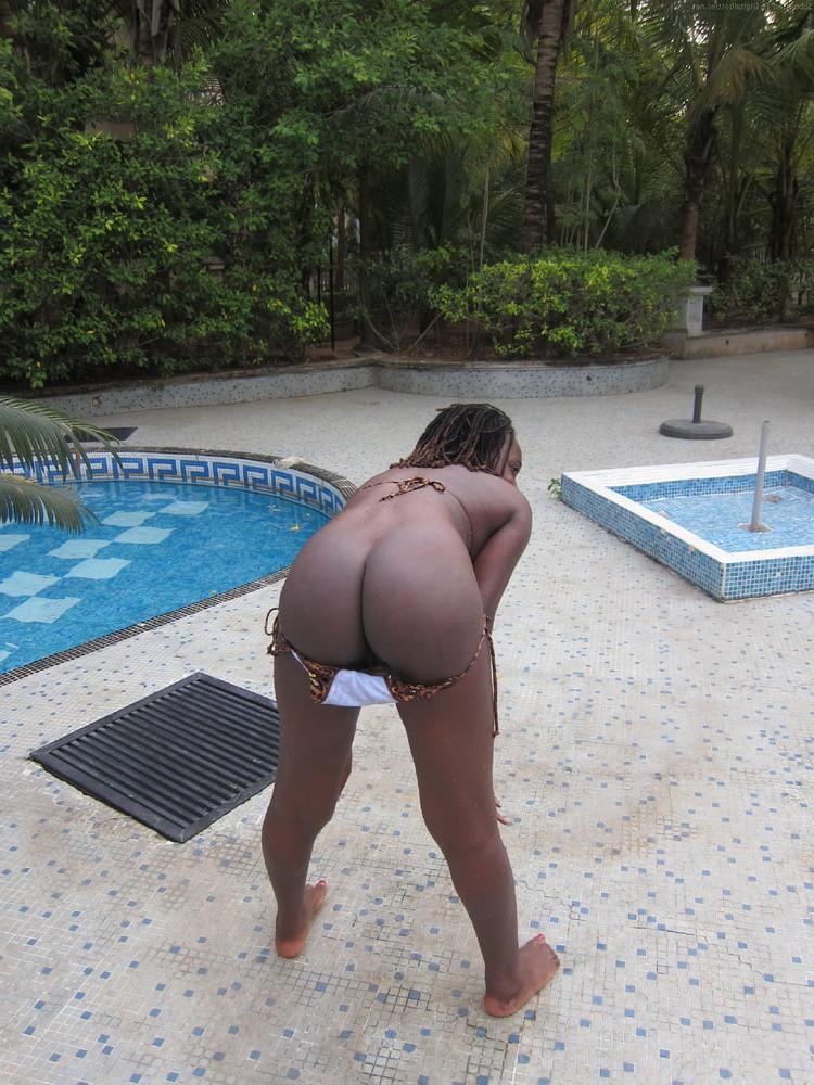 25P Black Exhibitionist 40.7
