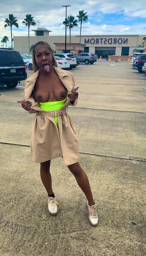 25P Black Exhibitionist 40.6