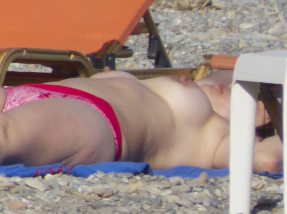 6P French milf big white tits first time topless on the beach