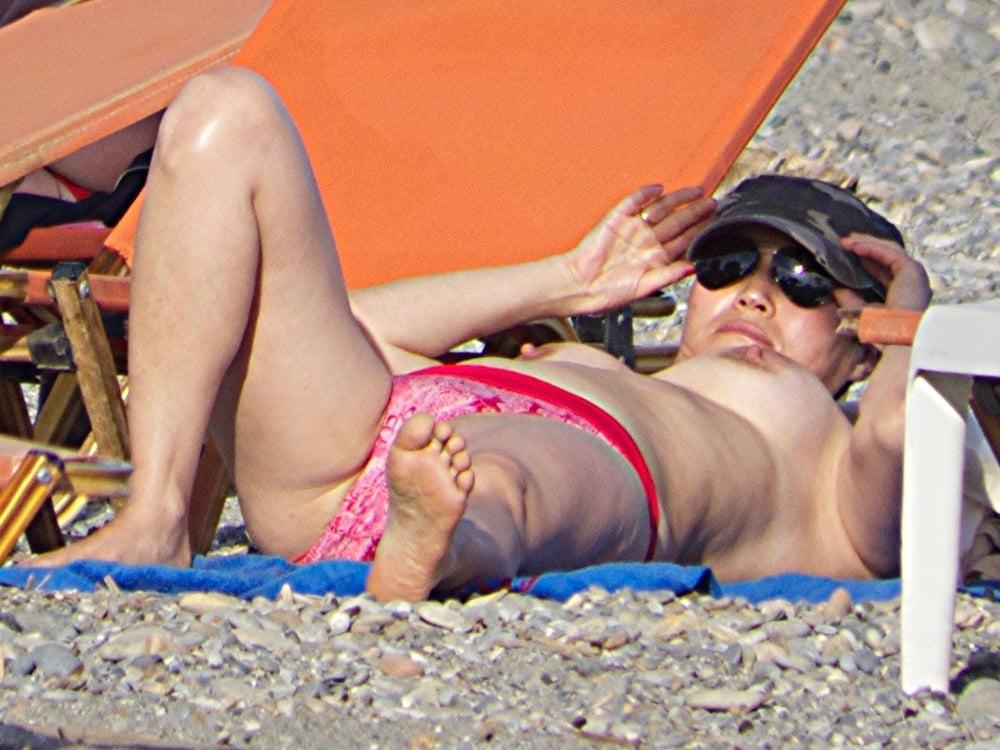 6P French milf big white tits first time topless on the beach