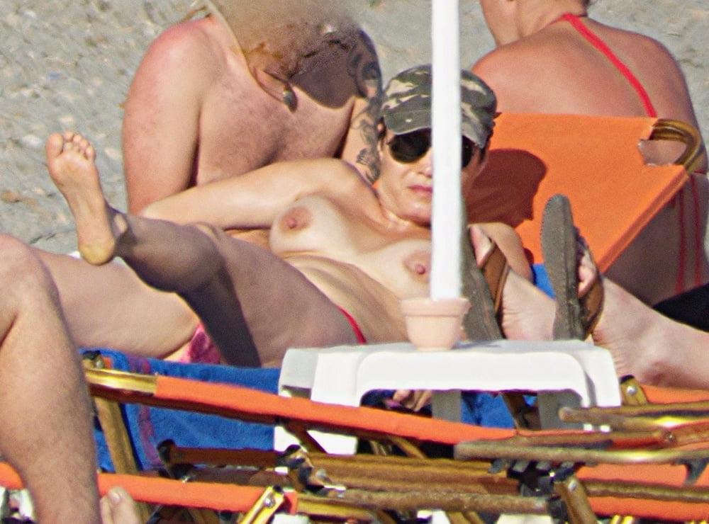 6P French milf big white tits first time topless on the beach