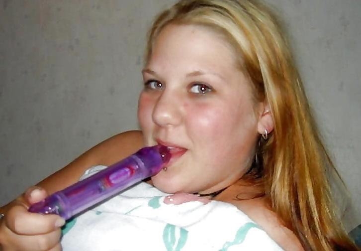 8P Swedish amateur (041) A diabetic whit dildo in her ass