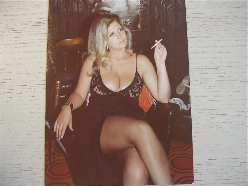 25P Vintage, Retro Smoking Women