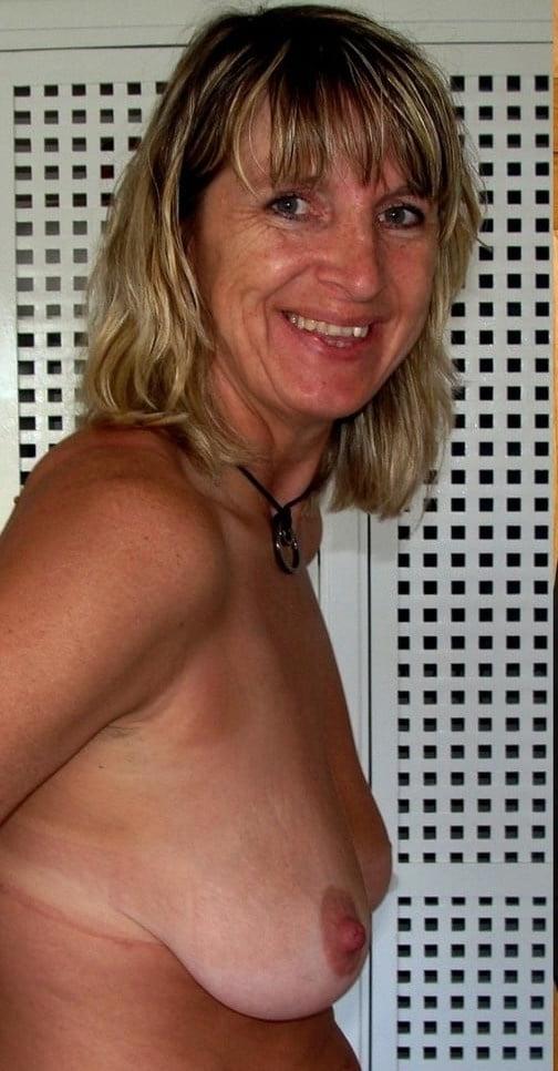 25P Side view of charming matures tits