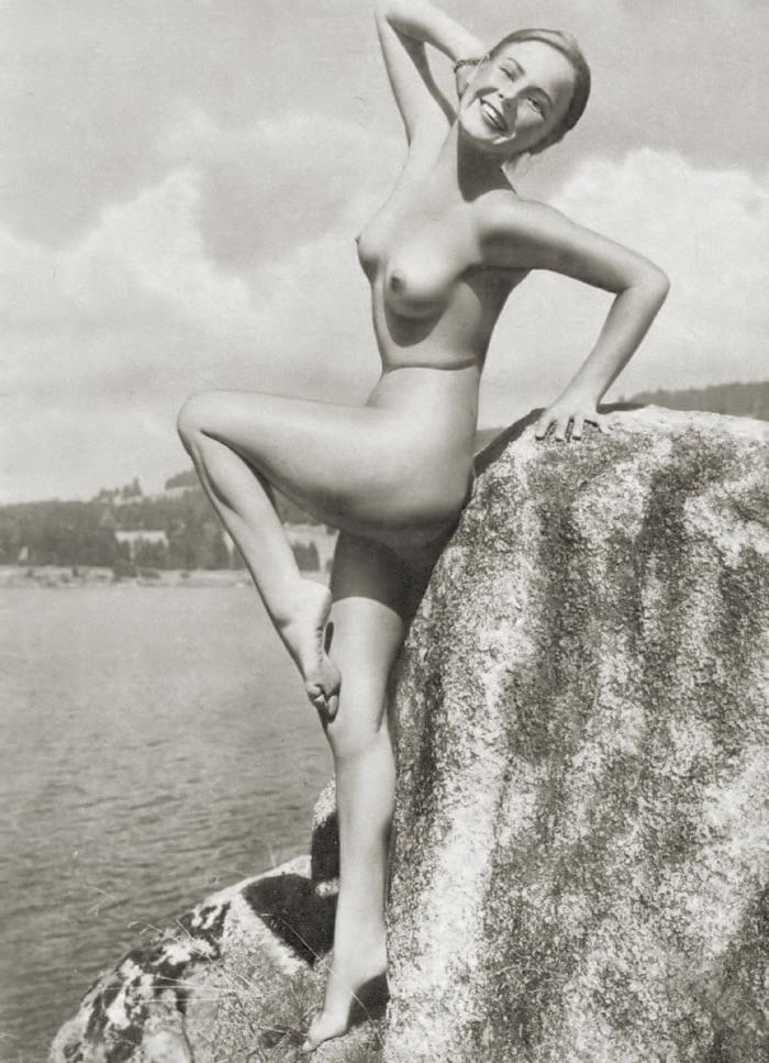 25P Vintage Nudists 37