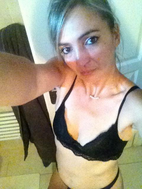 18P French exhibitionist women