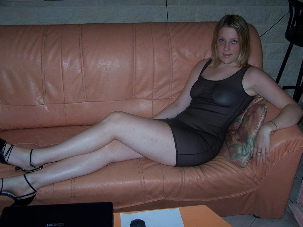 25P Sexy blond posing and sucking