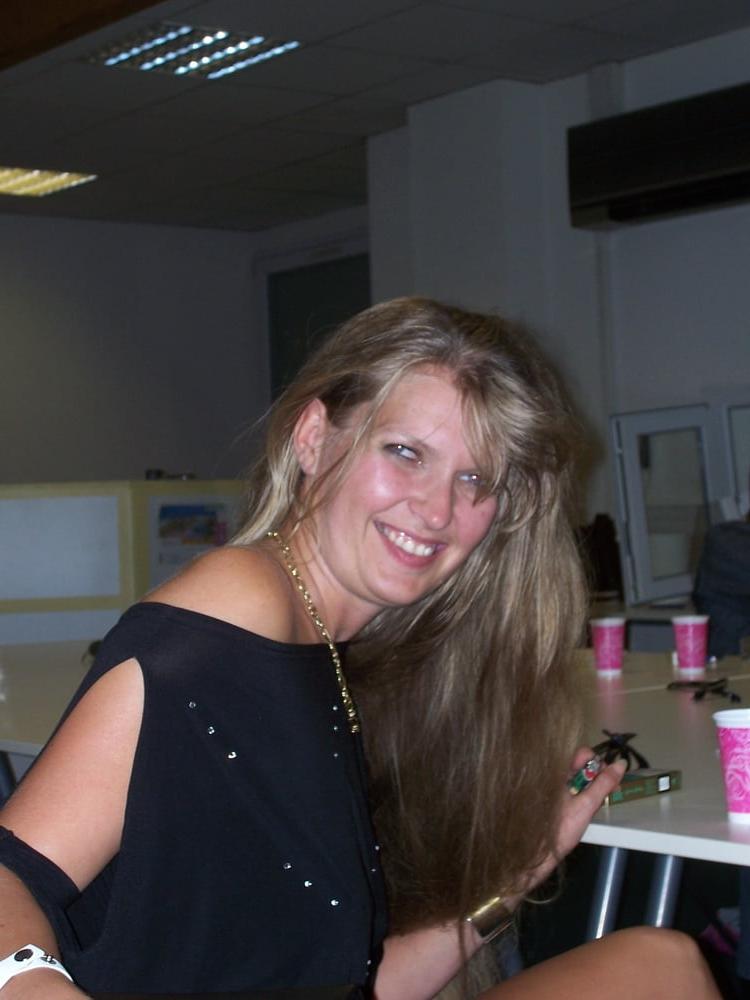 25P Sexy blond posing and sucking