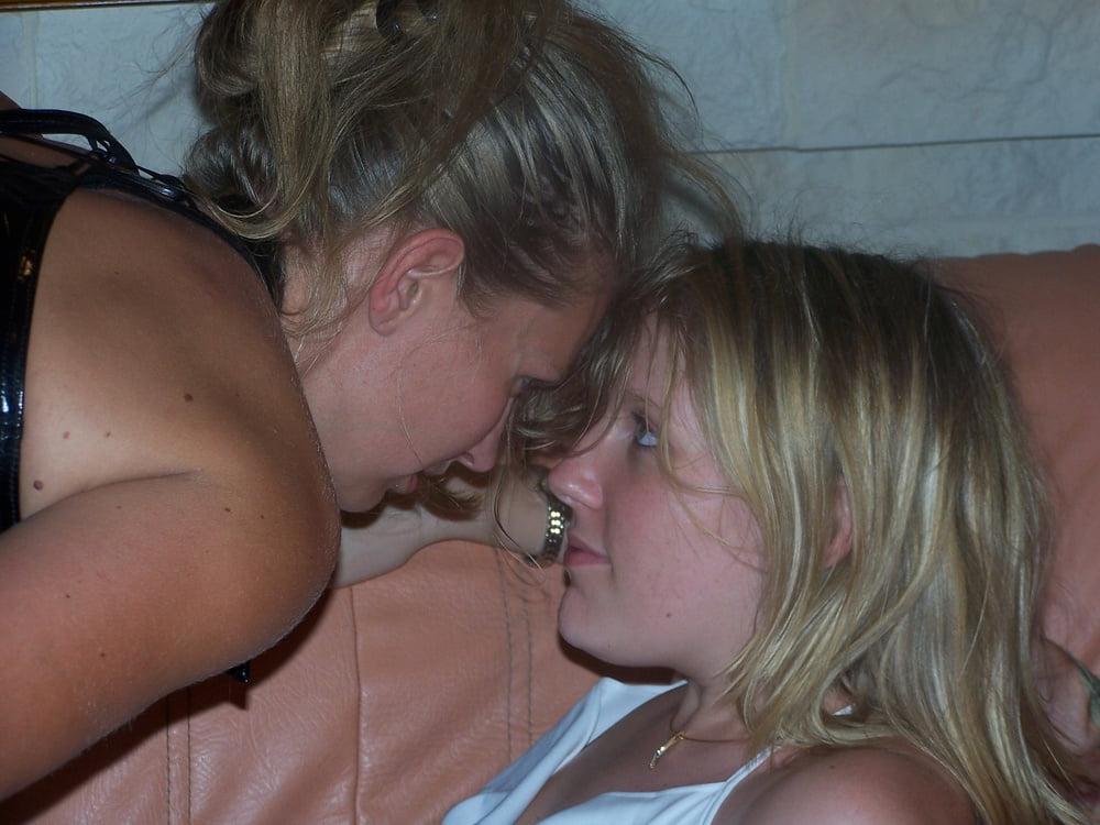 25P Sexy blond posing and sucking