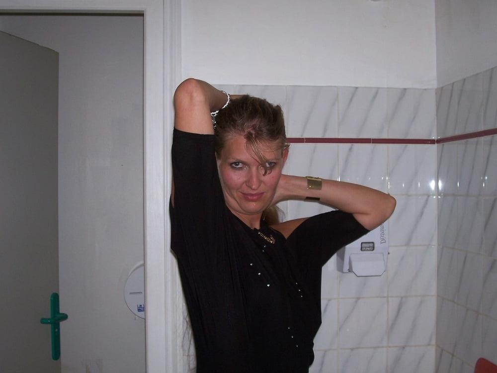 25P Sexy blond posing and sucking