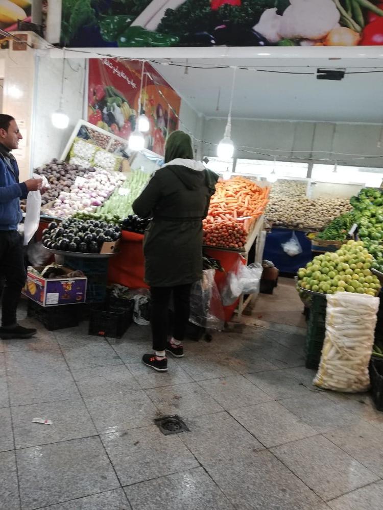 25P Iranian woman stocking white 1