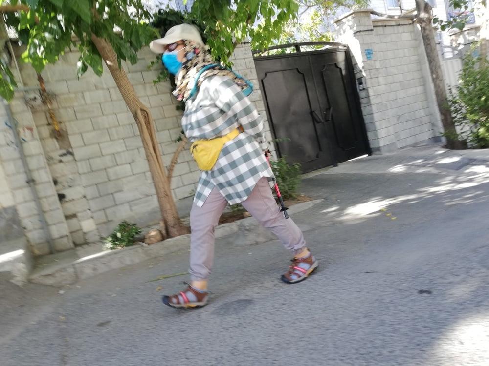 25P Iranian woman stocking white 1