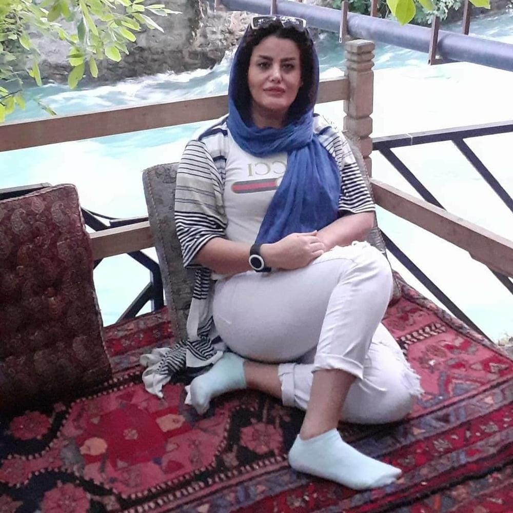 25P Iranian woman stocking white 1