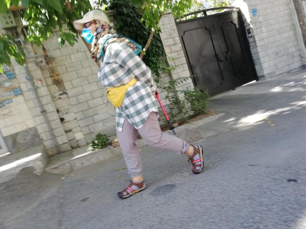 25P Iranian woman stocking white 1