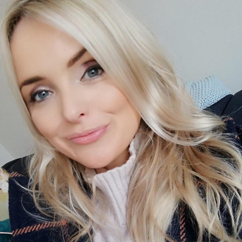 25P Irish Blonde Milf
