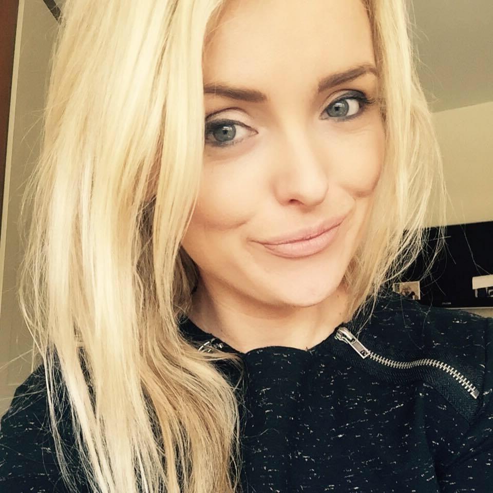 25P Irish Blonde Milf