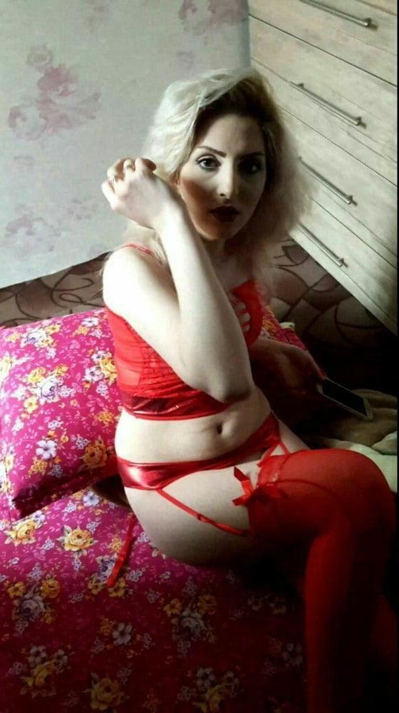 20P Iranian Stocking Women 1