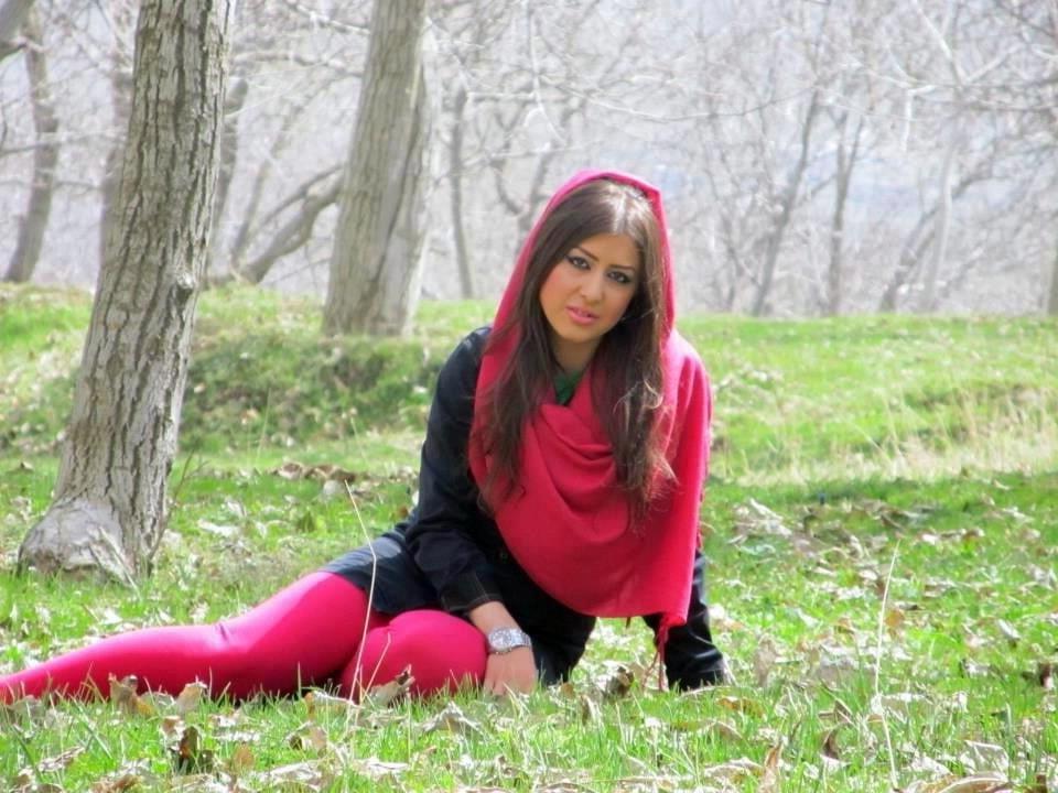 20P Iranian Stocking Women 1