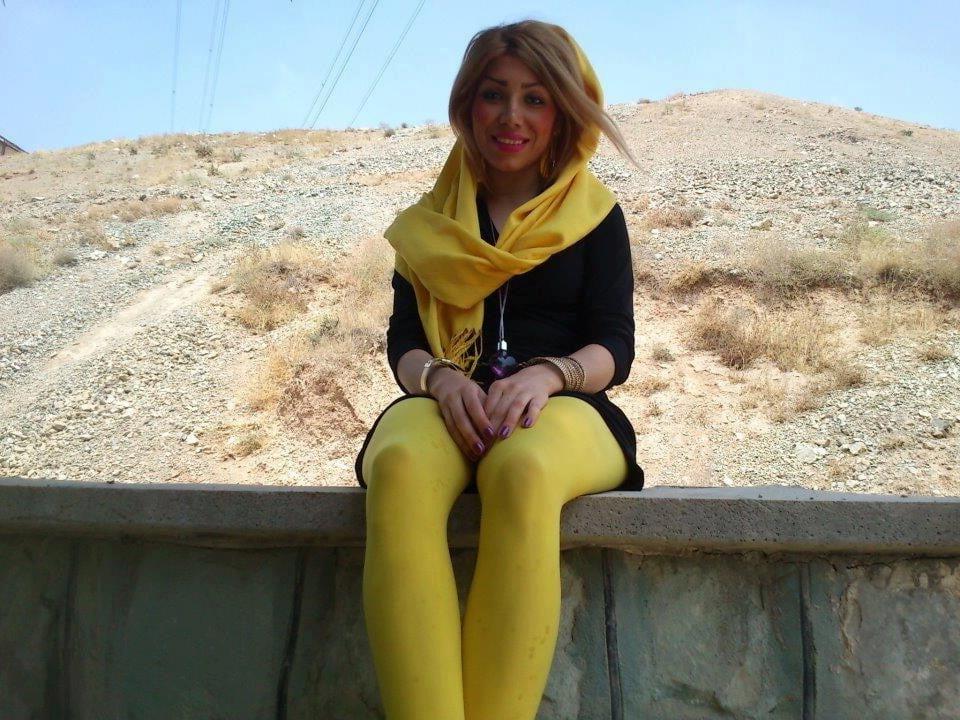 20P Iranian Stocking Women 1