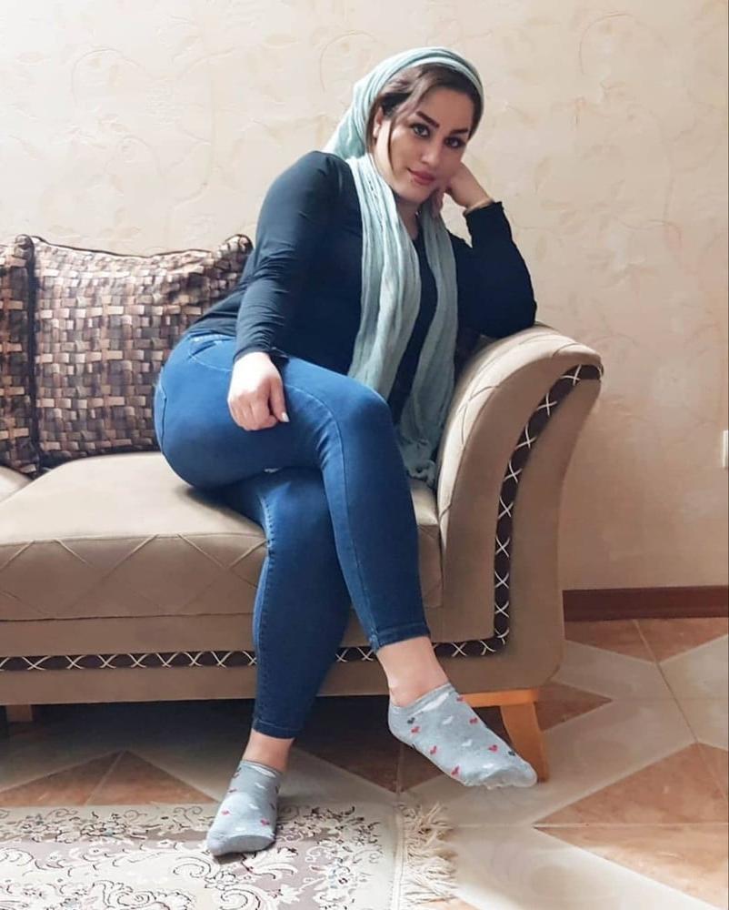 20P Iranian Stocking Women 1