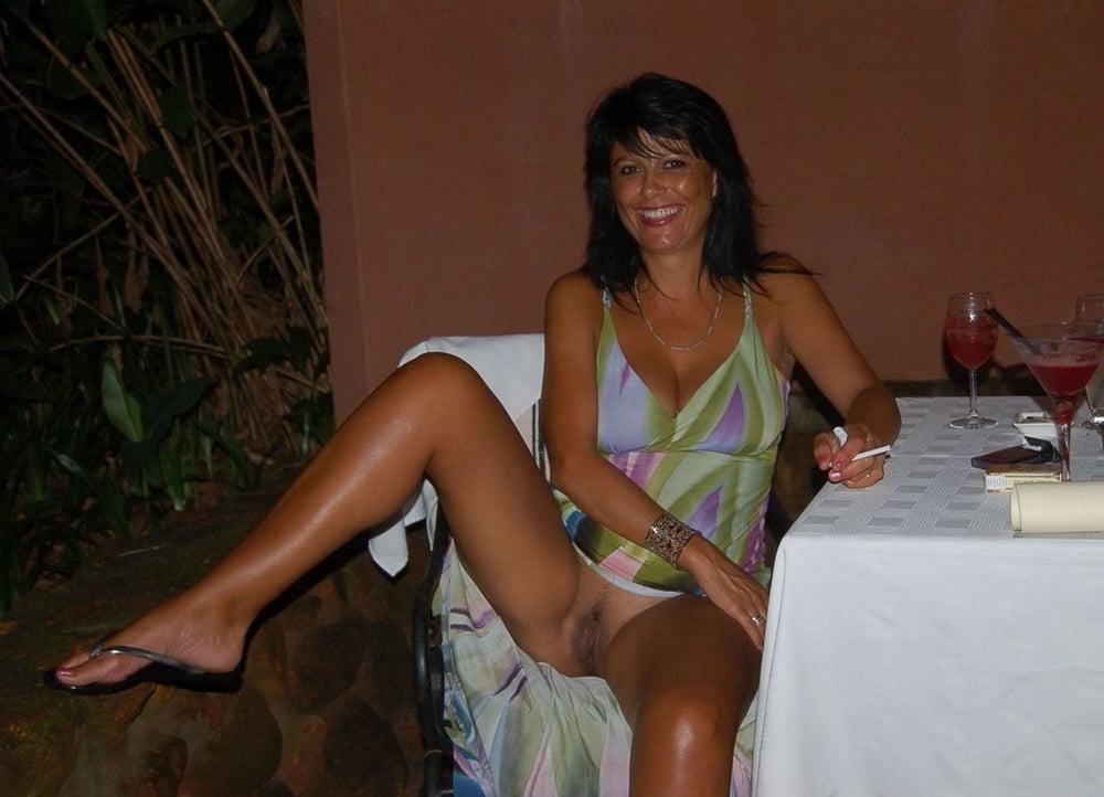 12P theSandfly Exhibitionist Wives!