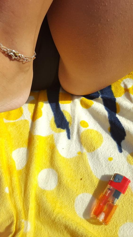 25P Yng Gf's sexy body in bikini pool