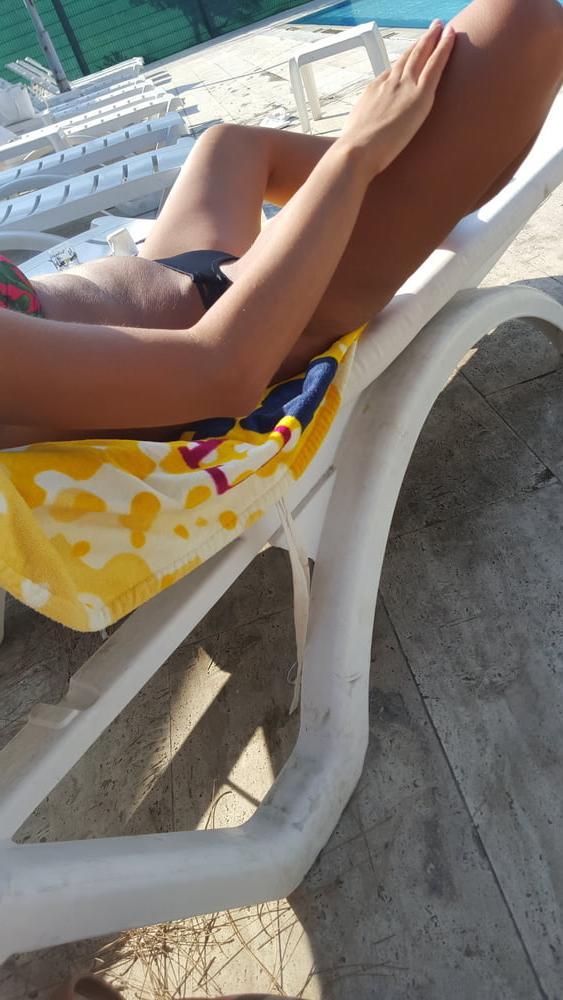 25P Yng Gf's sexy body in bikini pool