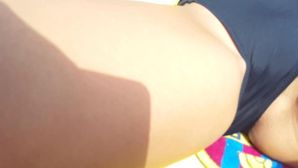 25P Yng Gf's sexy body in bikini pool