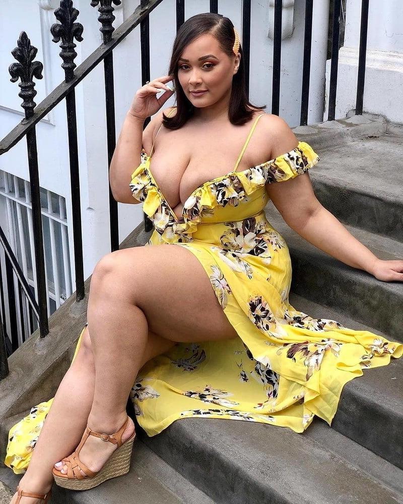 25P Robust &amp; Mature: Curvaceous Cuties, v3