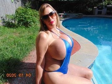 25P Gianna: Fake Titted GILF