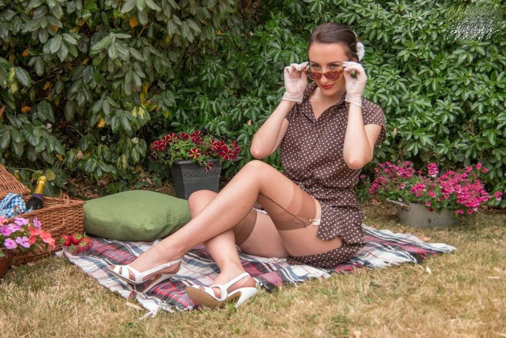 23P Vintage   milf Sophia Picnic Parade