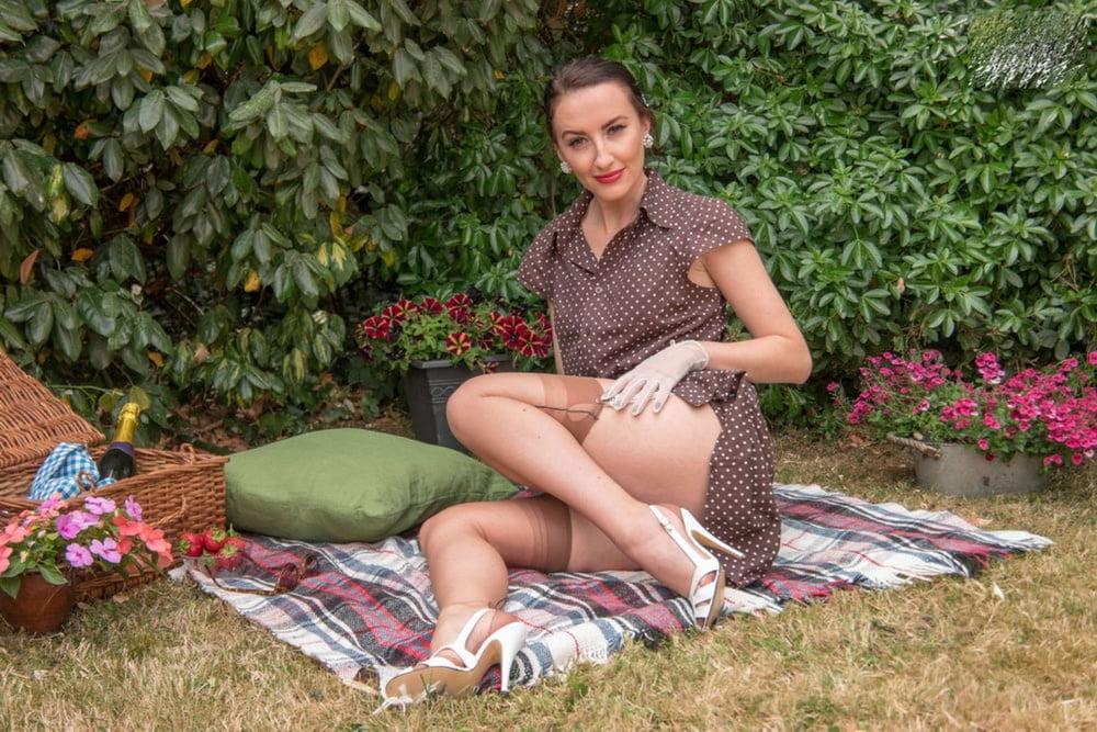 23P Vintage   milf Sophia Picnic Parade