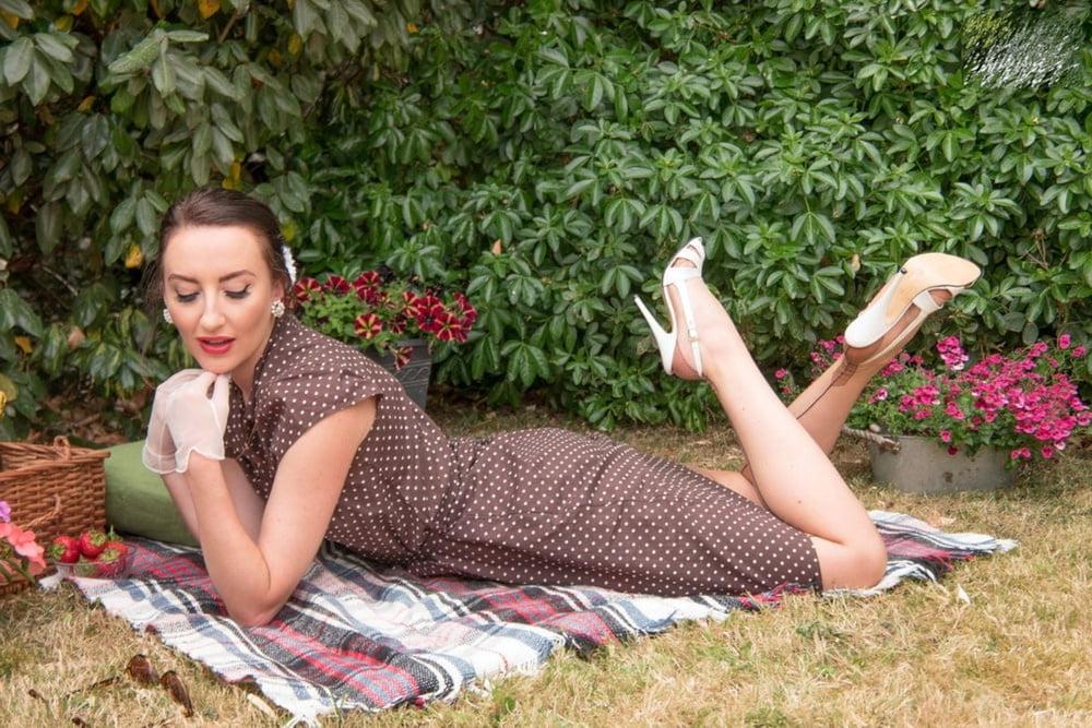 23P Vintage   milf Sophia Picnic Parade