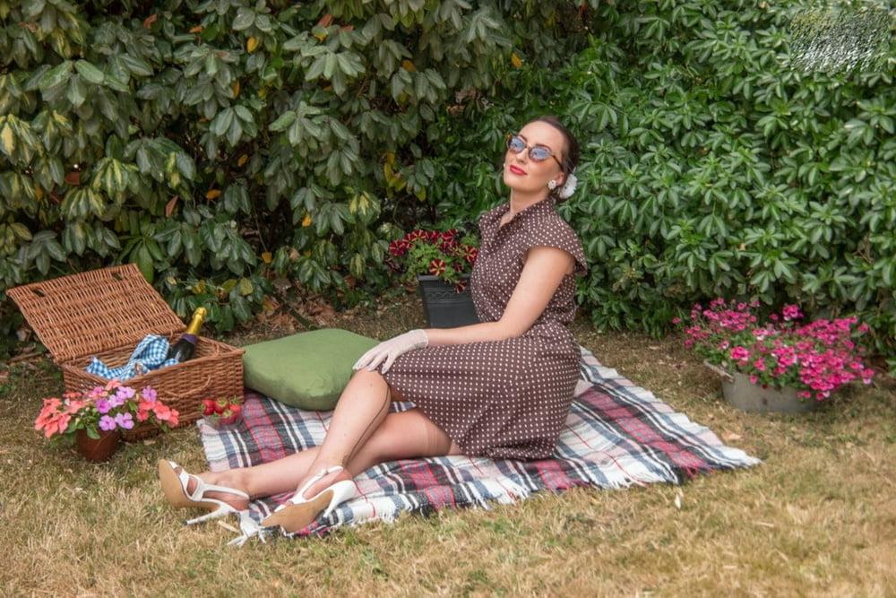 23P Vintage   milf Sophia Picnic Parade