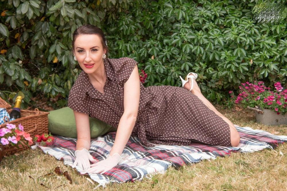 23P Vintage   milf Sophia Picnic Parade
