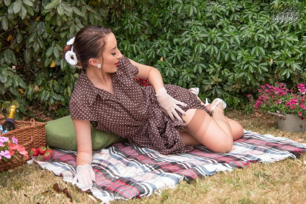 23P Vintage   milf Sophia Picnic Parade