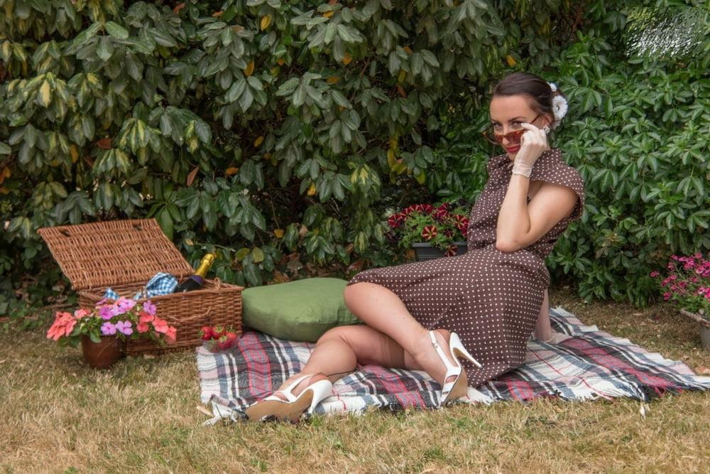 23P Vintage   milf Sophia Picnic Parade