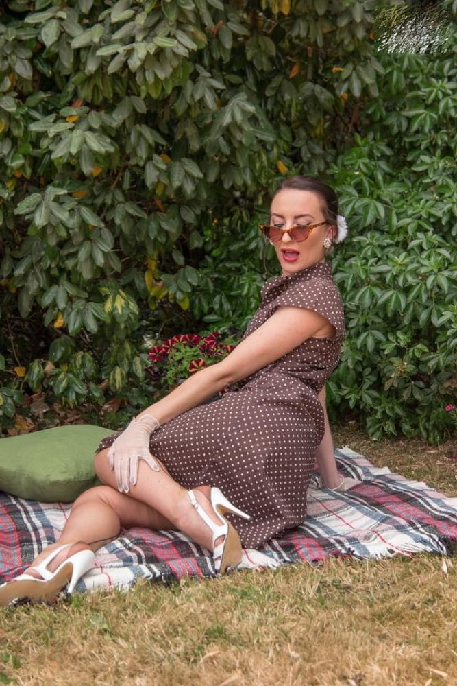 23P Vintage   milf Sophia Picnic Parade