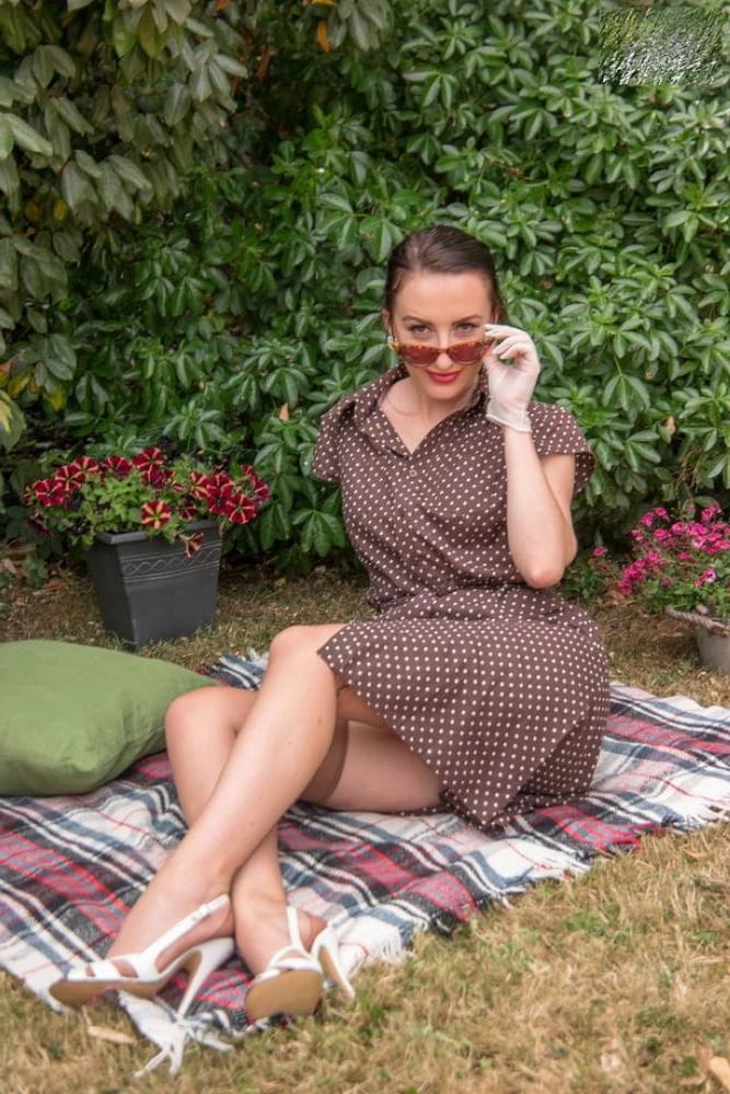 23P Vintage   milf Sophia Picnic Parade