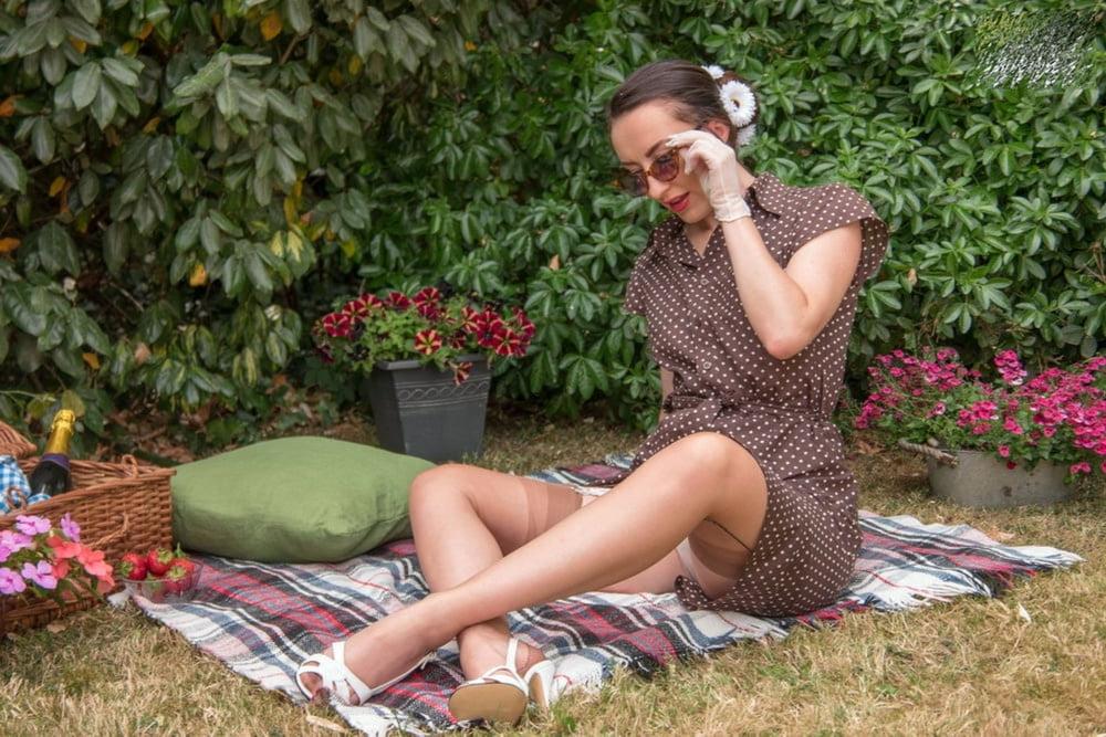 23P Vintage   milf Sophia Picnic Parade