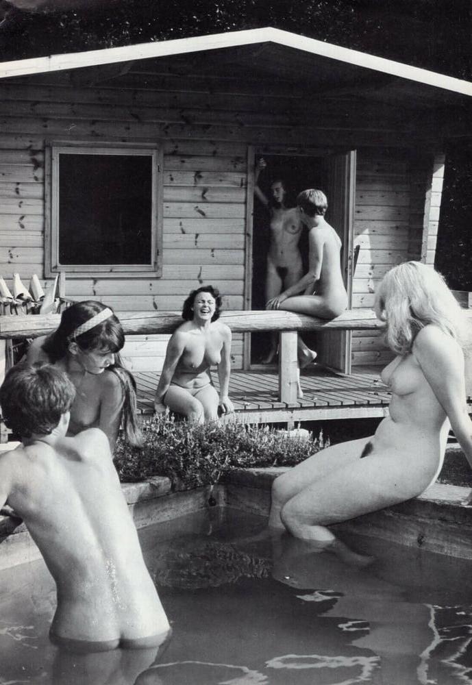 25P Naked Vintage Girls 68