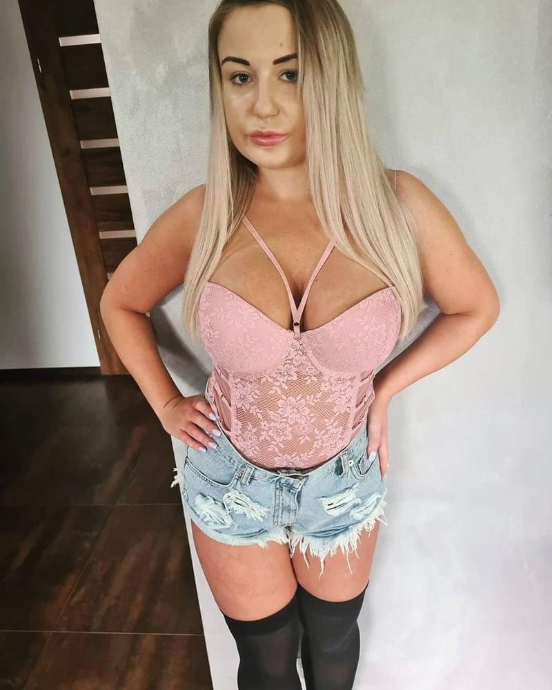 25P Polish busty insta slut