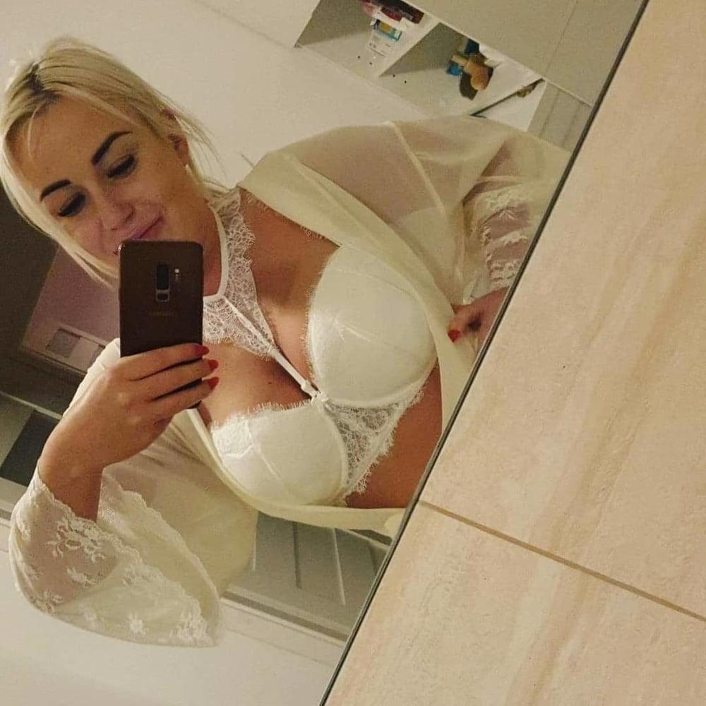 25P Polish busty insta slut